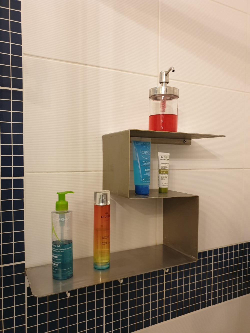 mDesign étagère de douche télescopique – serviteur de douche